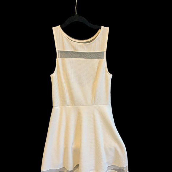 Monteau LA White Dress - Picture 6 of 16